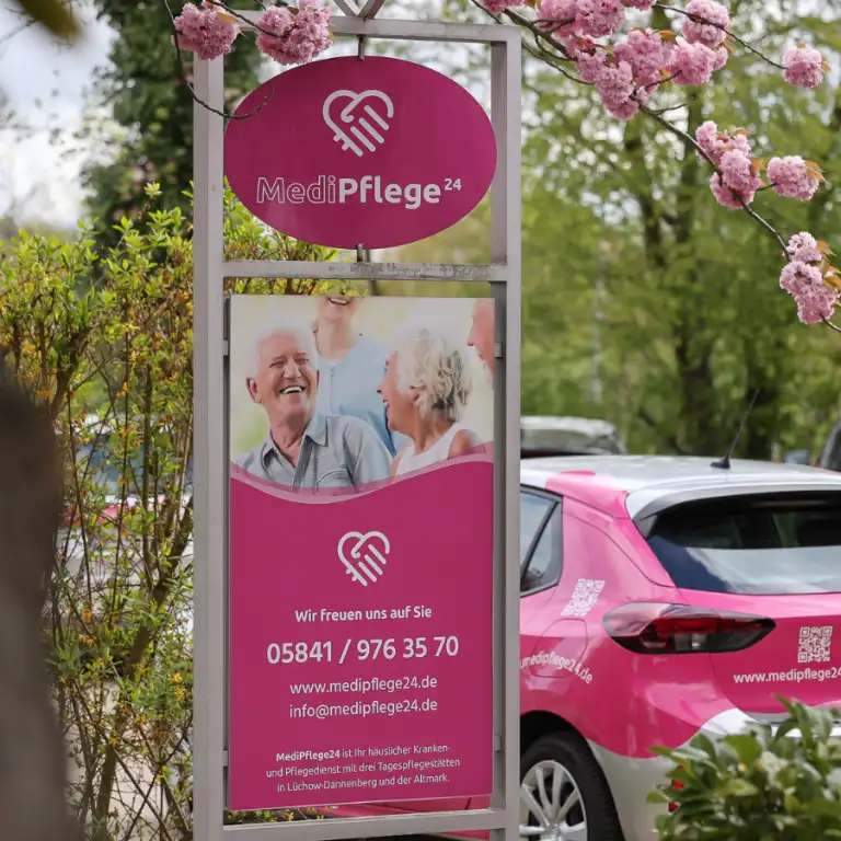 Medipflege24 in Lüchow Schild der Medipflege24 vor dem Gebäude in Lüchow